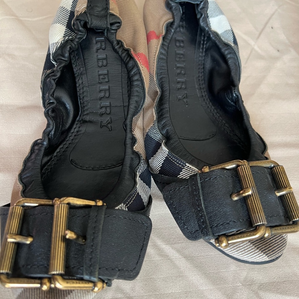 Burberry Women's Black and Tan Checkered Flats